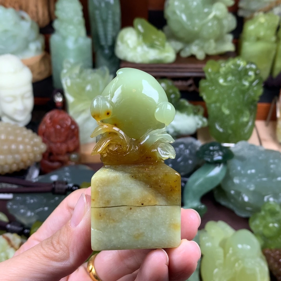 未镶嵌岫玉手把件