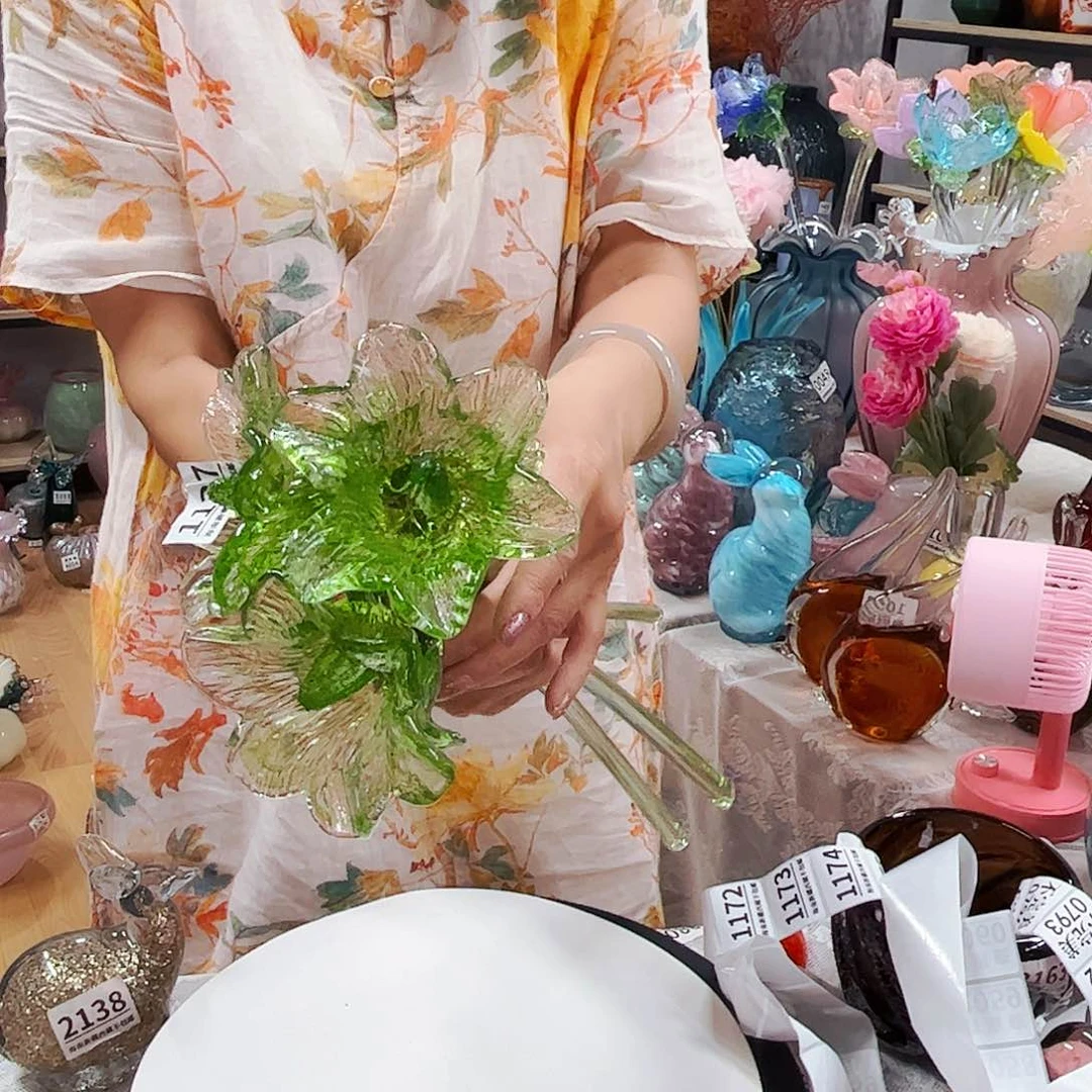 3朵花，家悦琉璃花瓶摆件