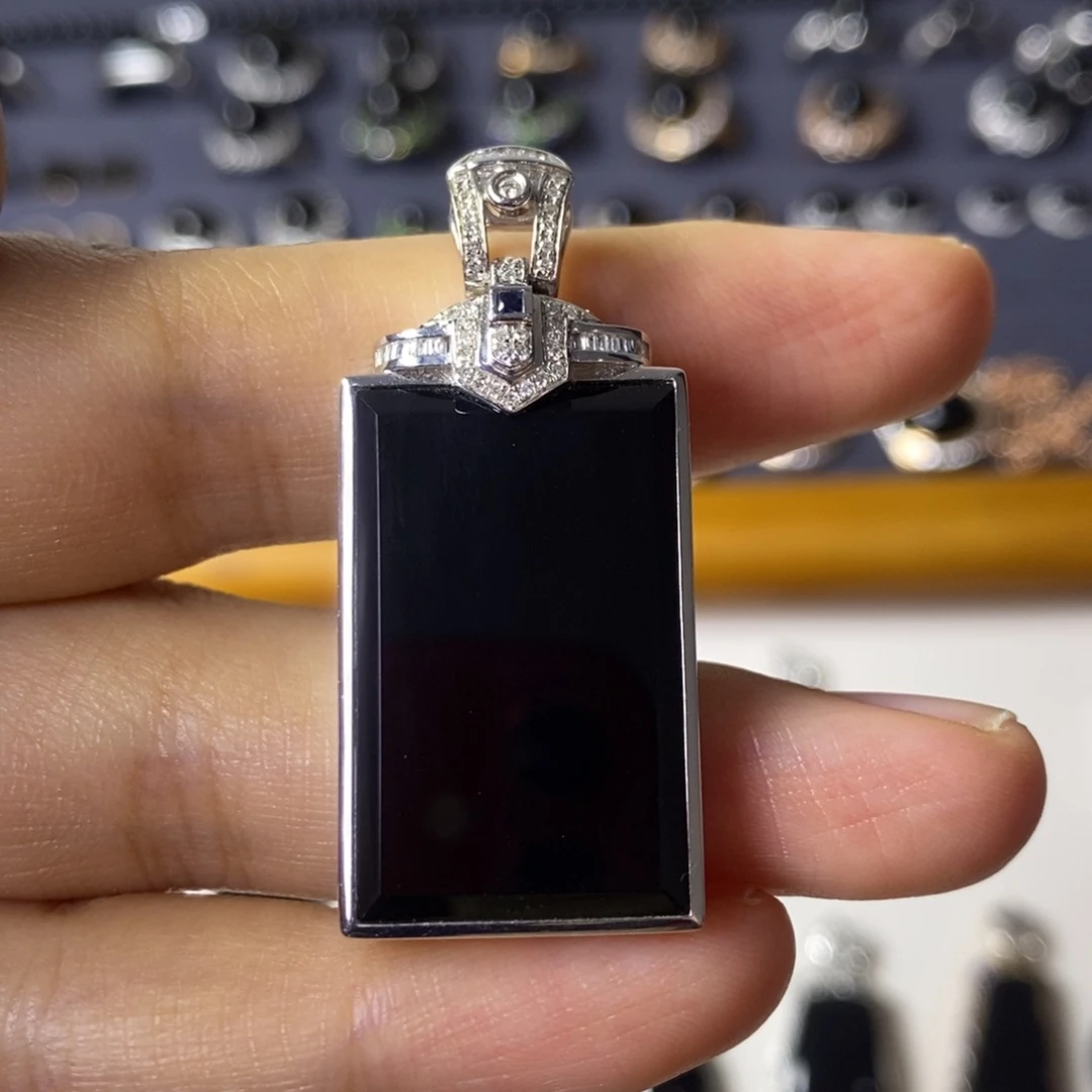 颈饰18K金镶嵌翡翠无事牌吊坠