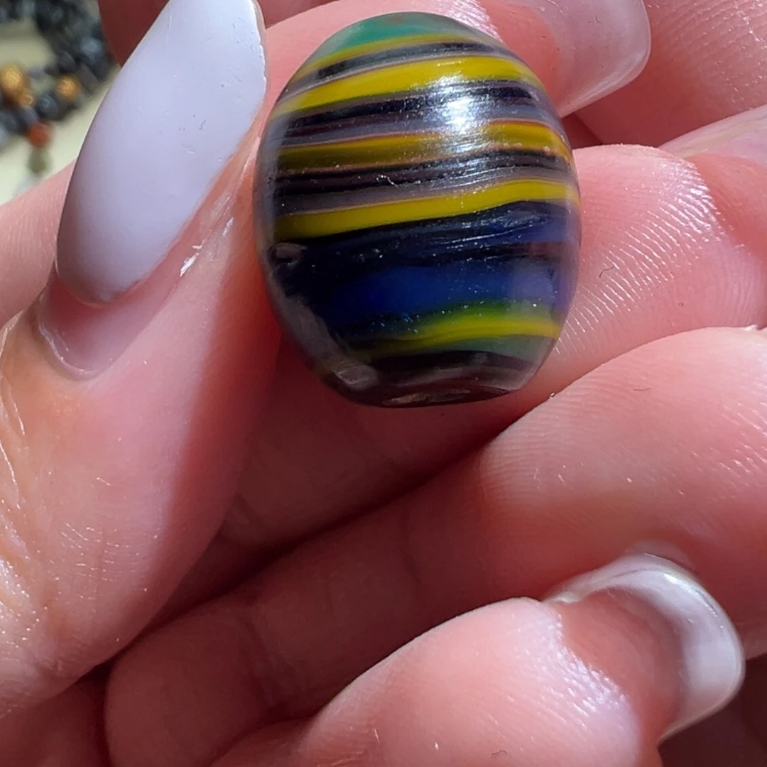 颈饰琉璃各种各样的