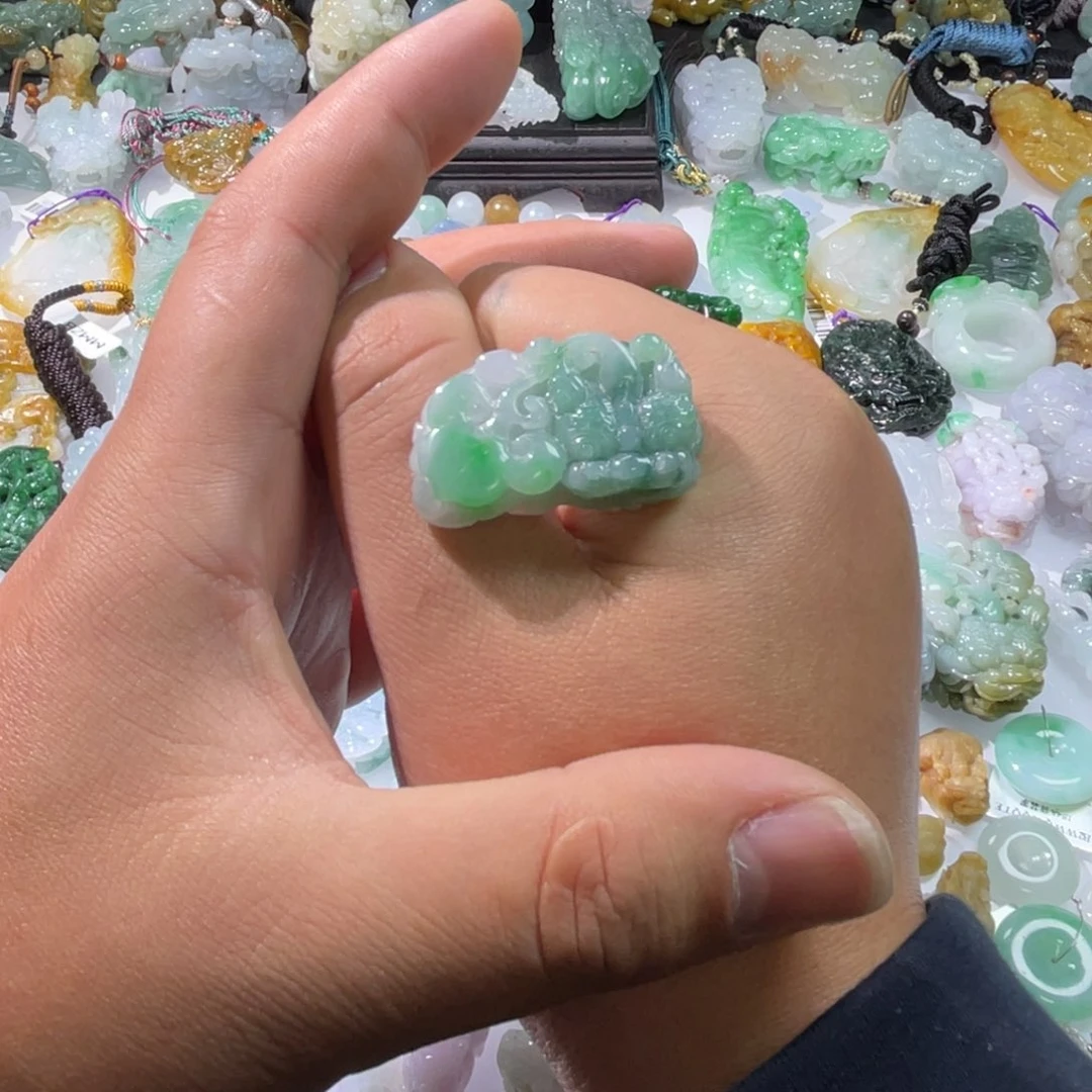翡翠颈饰未镶嵌天然