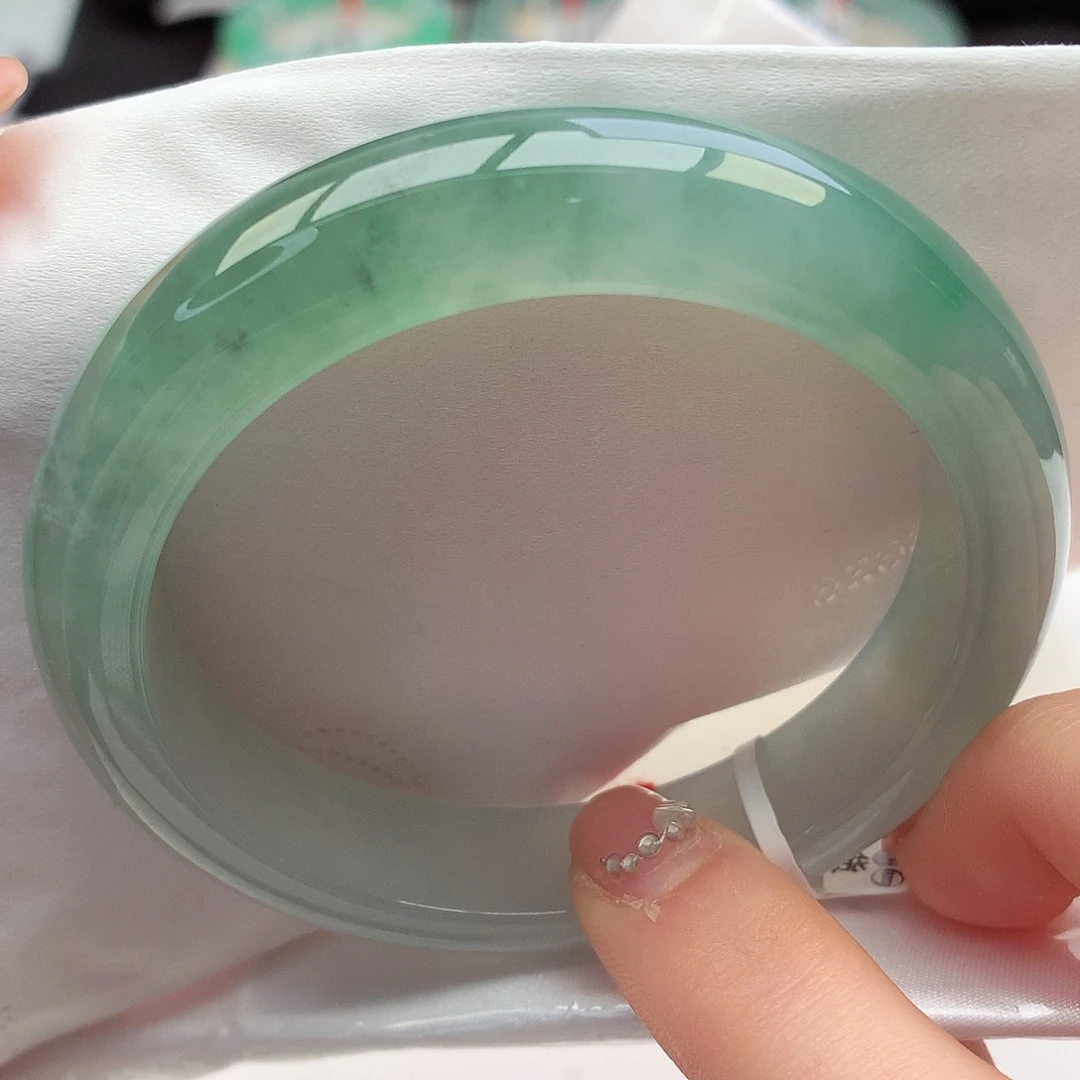 翡翠手镯未镶嵌天然翡翠55-56冰飘果阳绿起荧光