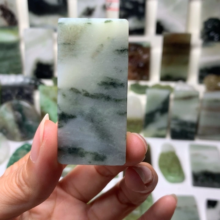 独山玉未镶嵌颈饰