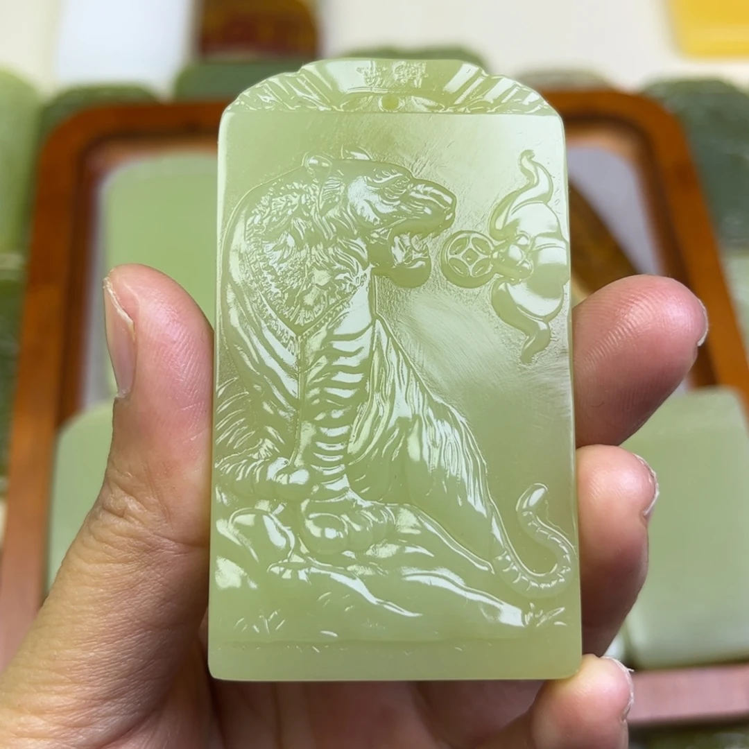 新疆昆仑山料虎牌