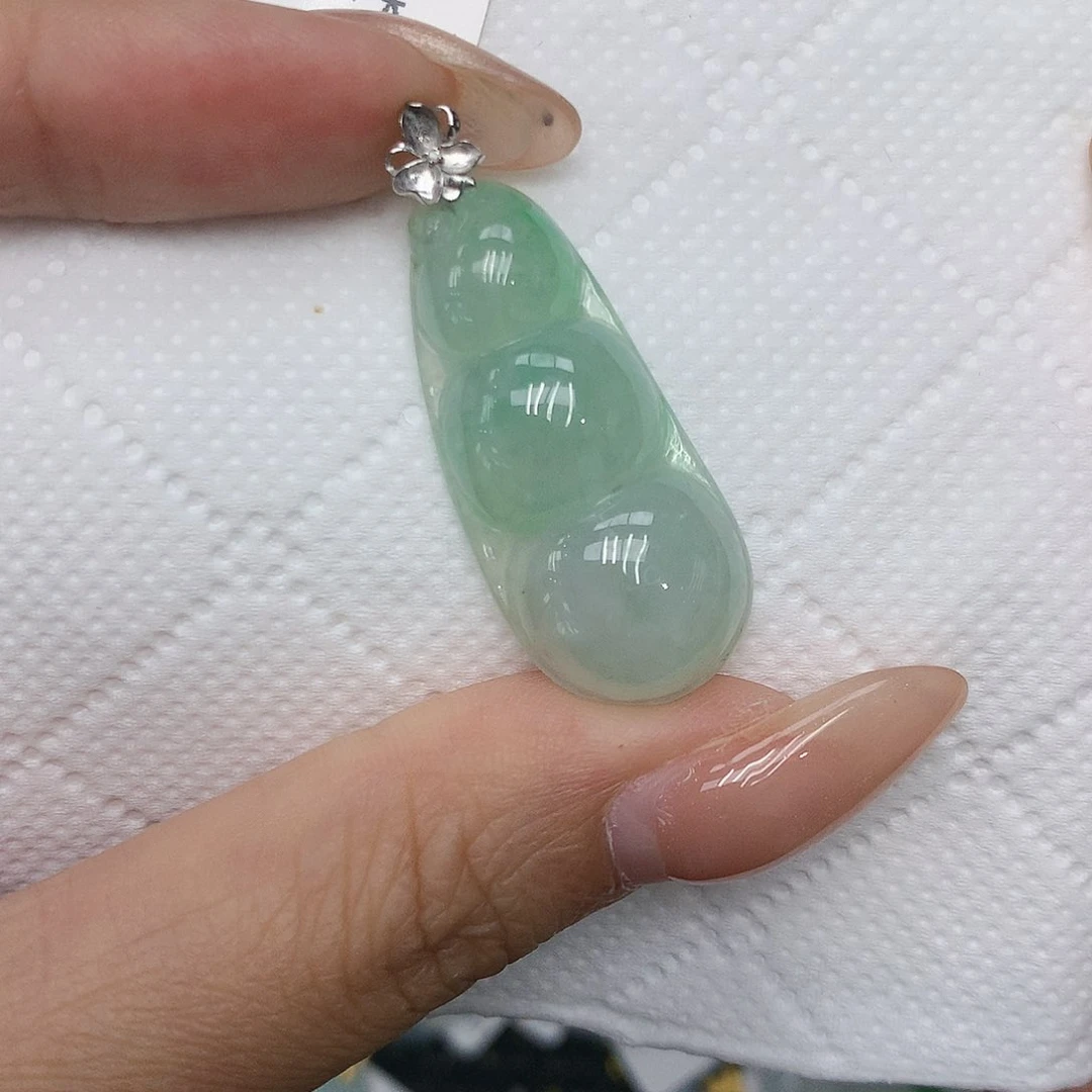 颈饰18K金镶嵌翡翠