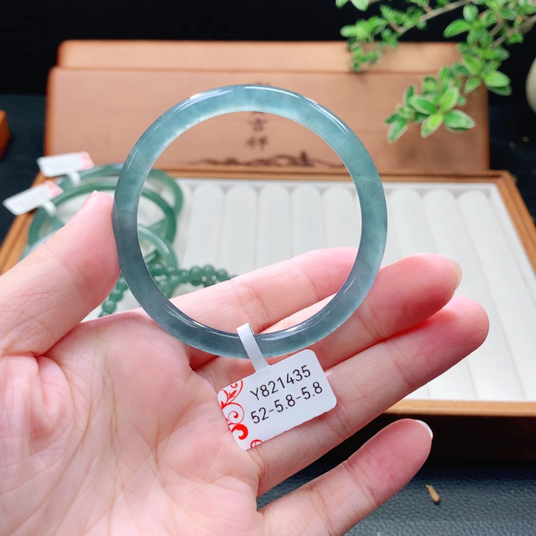 未镶嵌手镯（圆镯）翡翠