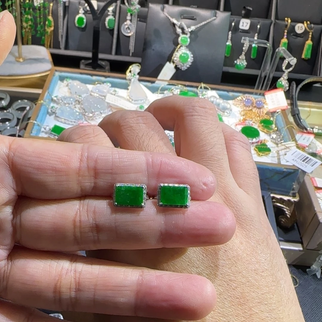 翡翠18K金镶嵌颈饰耳包