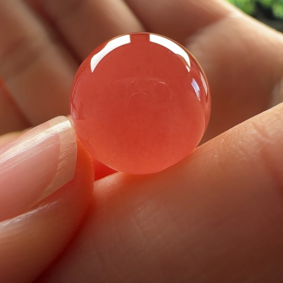 南红玛瑙未镶嵌圆珠：13.2大黑洞正水红 满细砂 全品