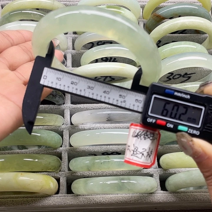 蛇纹石玉未镶嵌手镯296