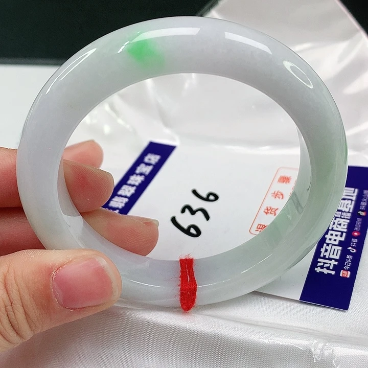 翡翠手镯未镶嵌翡翠