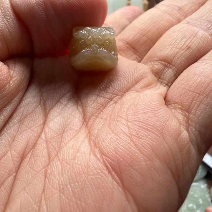 *****和田玉未镶嵌颈饰且末挂件中号