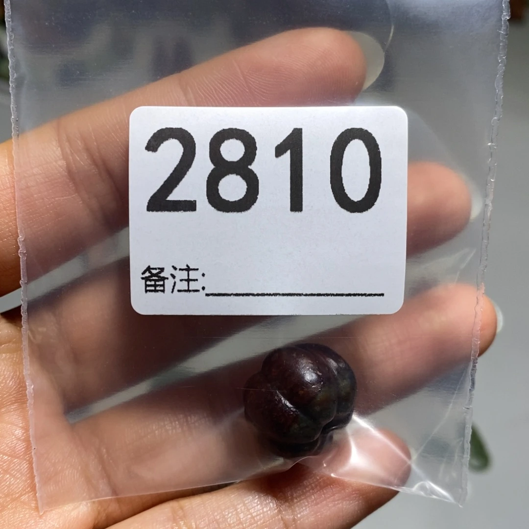 颈饰未镶嵌岫岩河磨玉（透闪石质玉）天*座