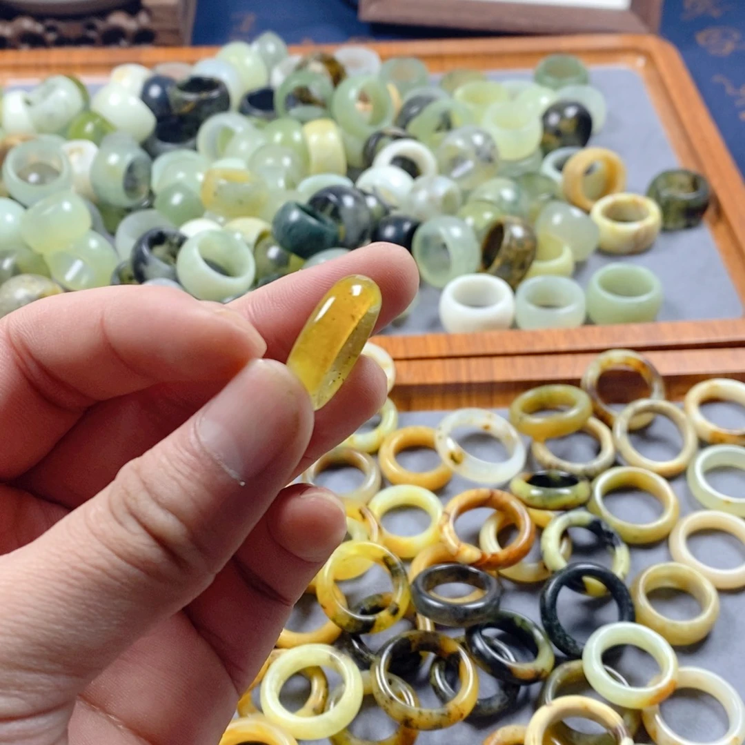蛇纹石玉未镶嵌戒指27。