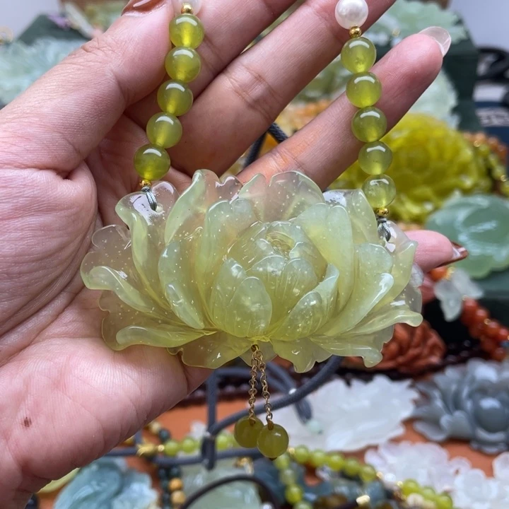 蛇纹石玉未镶嵌颈饰