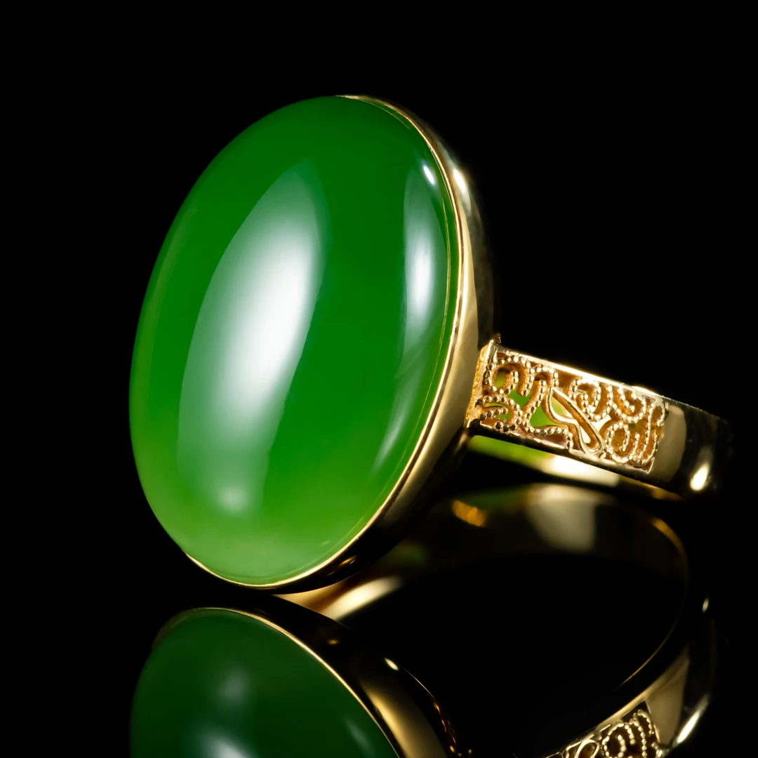周陶陶｜金纹｜和田玉苹果绿蛋面戒指 18K金镶椭圆蛋面 配古纹戒臂