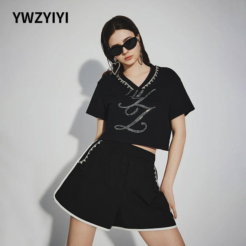 颜外之衣 黑色字母烫钻印花链条装饰V领分割设计T恤女装LWWR1T702