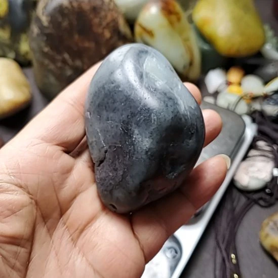 和田玉未镶嵌把件