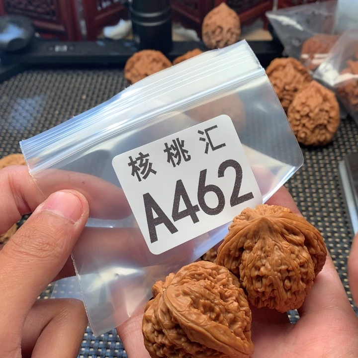 文玩核桃吊坠虎头王