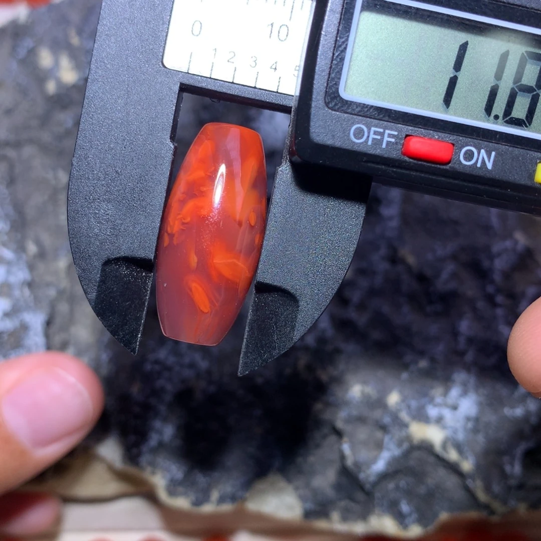 南红玛瑙未镶嵌牛血火焰纹桶珠11.8×25.2