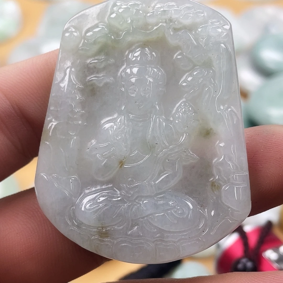 翡翠未镶嵌颈饰大势至