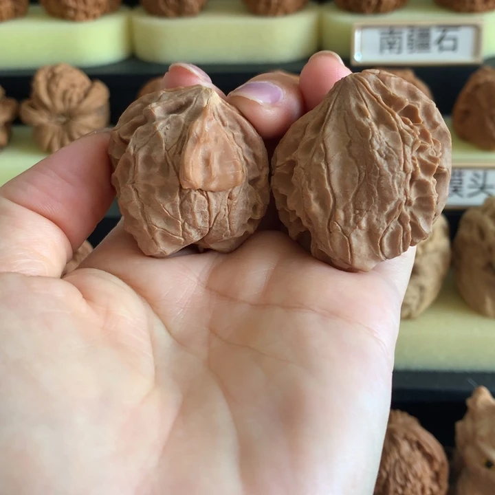 桃核把件文玩核桃异形白茬