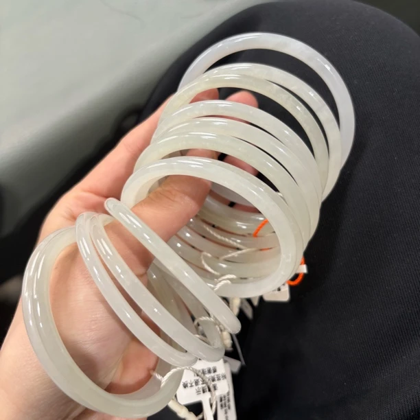 小白叮当 天然和田玉手镯（多样性发其一）可联系客服拍照