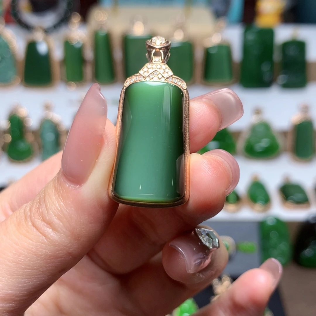 和田玉（碧玉）吊坠18K金镶嵌