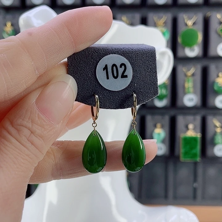 18K金镶嵌和田玉耳饰