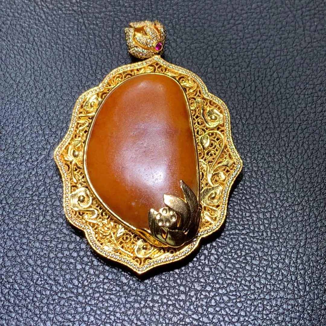 和田玉颈饰18K金镶嵌古*