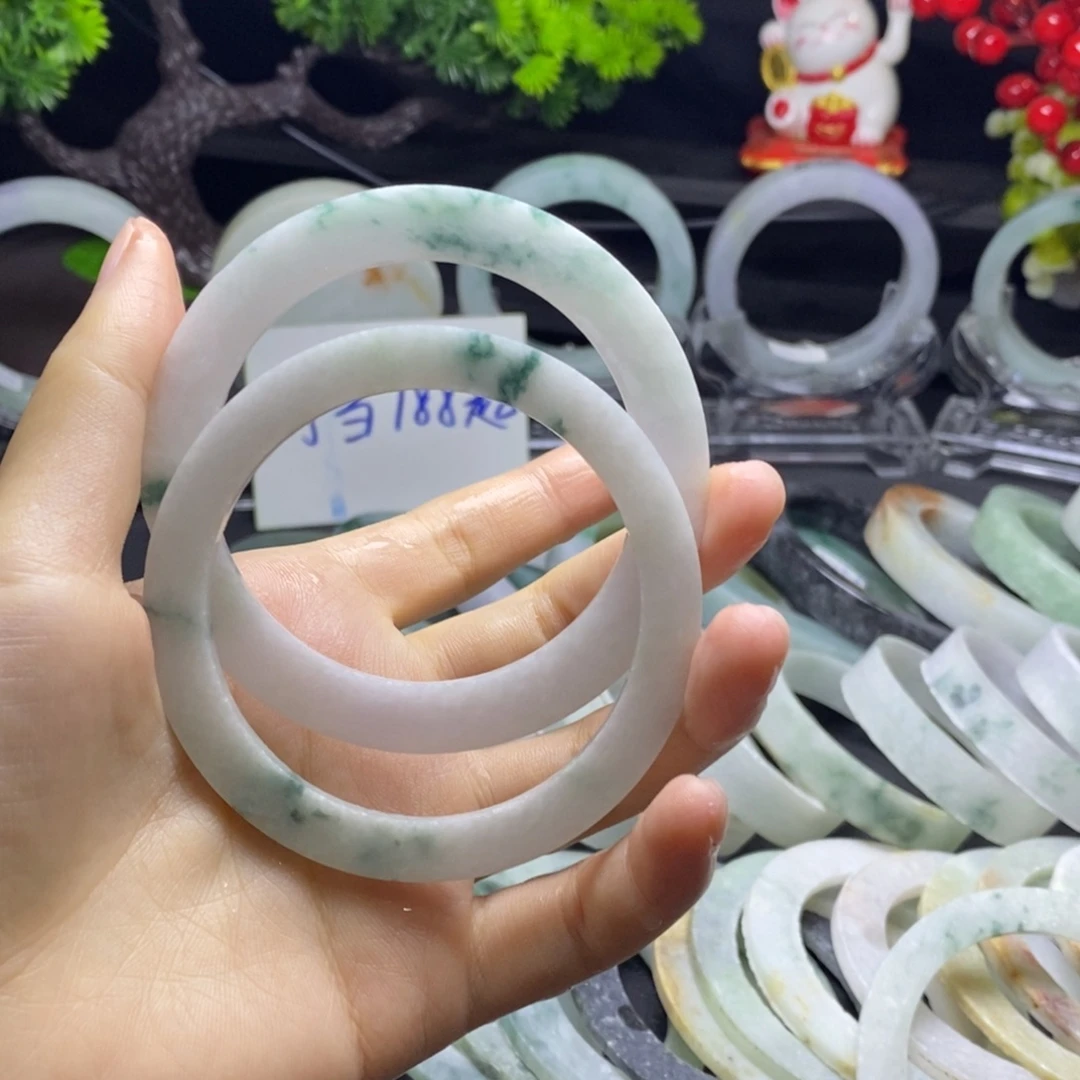 呵***呵未镶嵌手镯定制翡翠