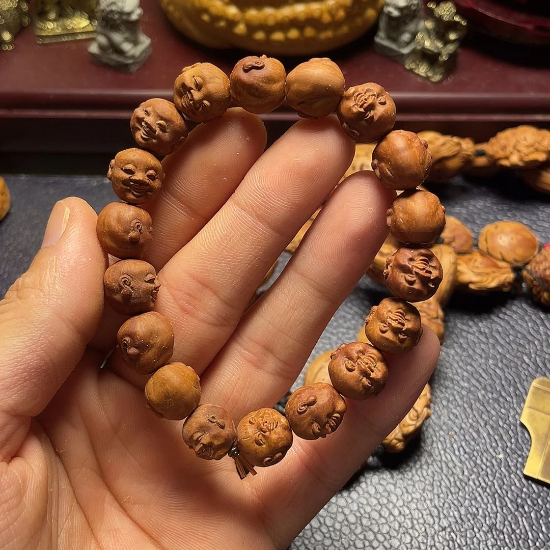 龙纹桃核雕刻瑕疵开心