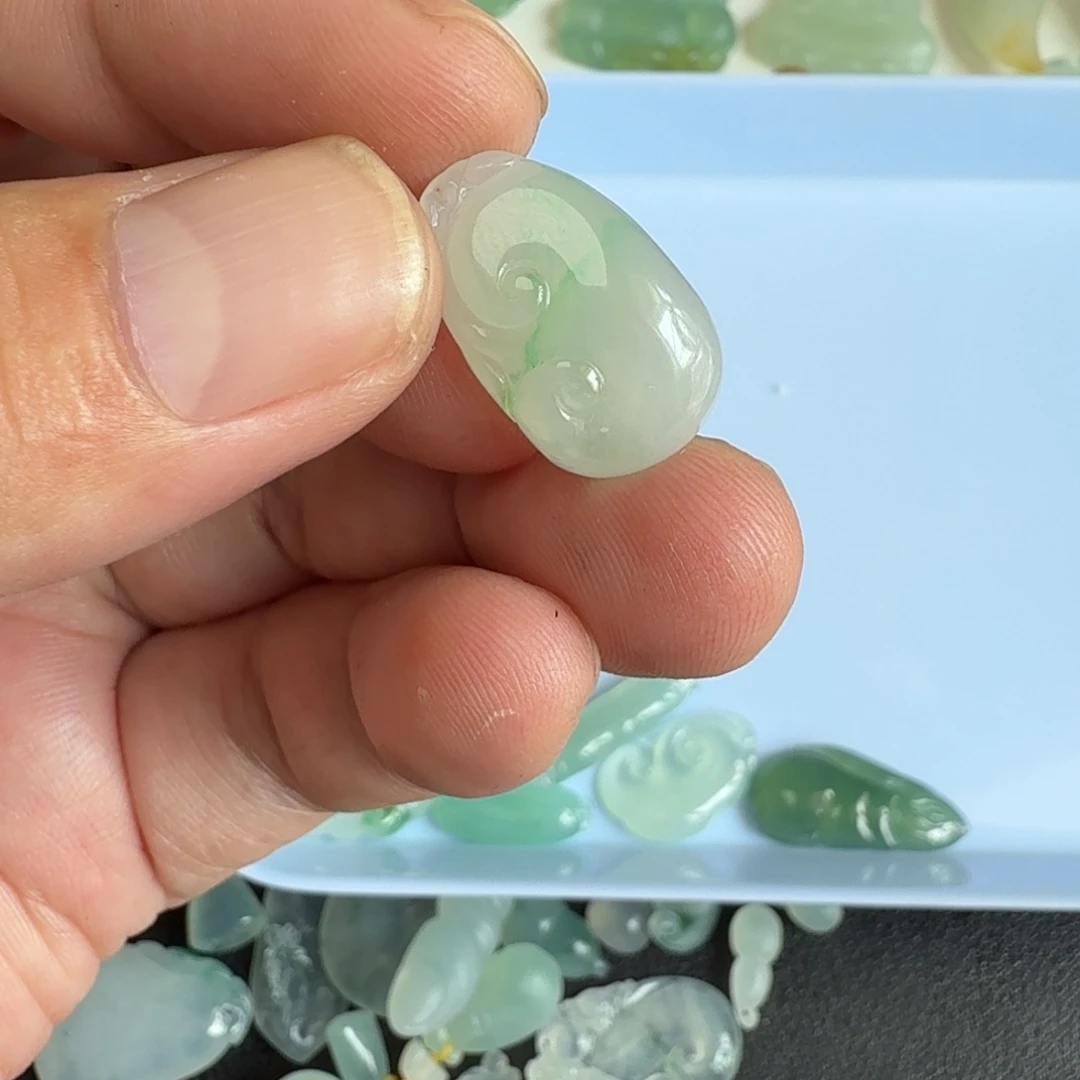 定制翡翠未镶嵌挂件