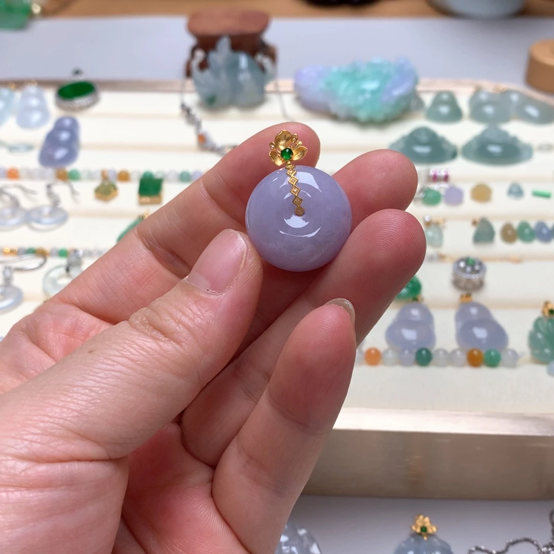 翡翠18K金镶嵌颈饰翡翠肉扣