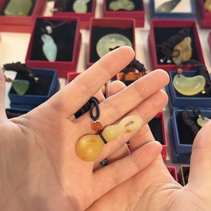蛇纹石玉未镶嵌吊坠(赠链)