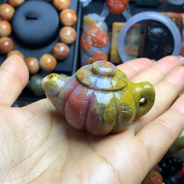 硅化玉未镶嵌吊坠(不含链)把把壶