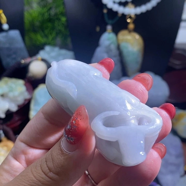 【闪购商品】颈饰未镶嵌翡翠牛
