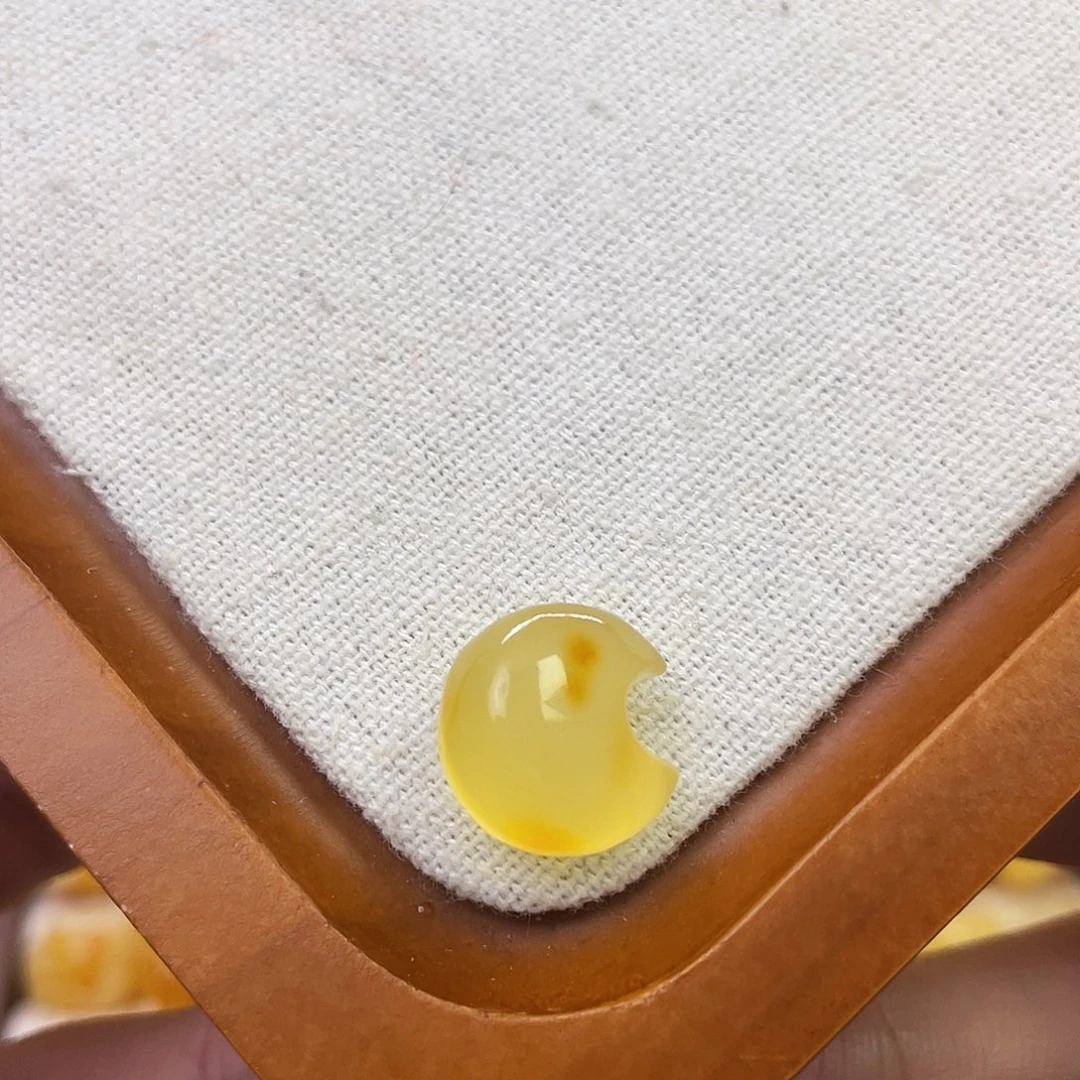 琥珀未镶嵌裸石月亮