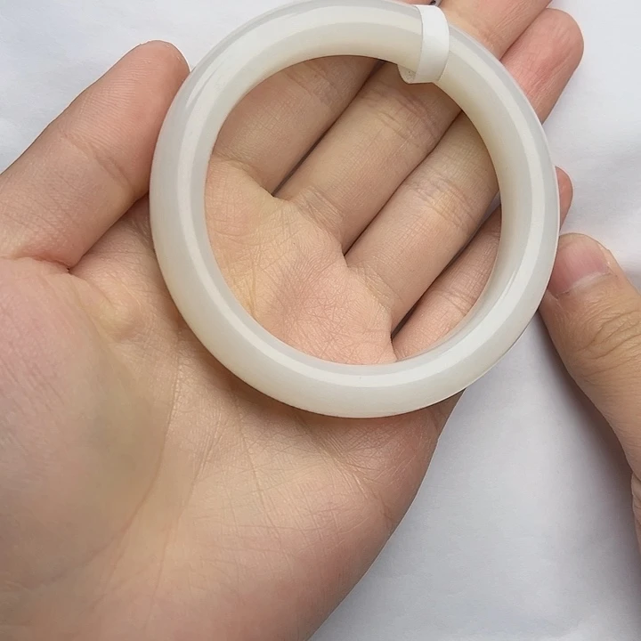 和田玉手镯56加圈口。k k未镶嵌