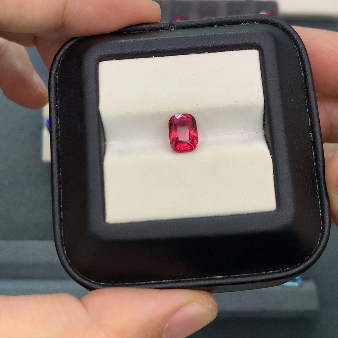 尖晶石裸石2.1克拉吉尔德大证绝地武士