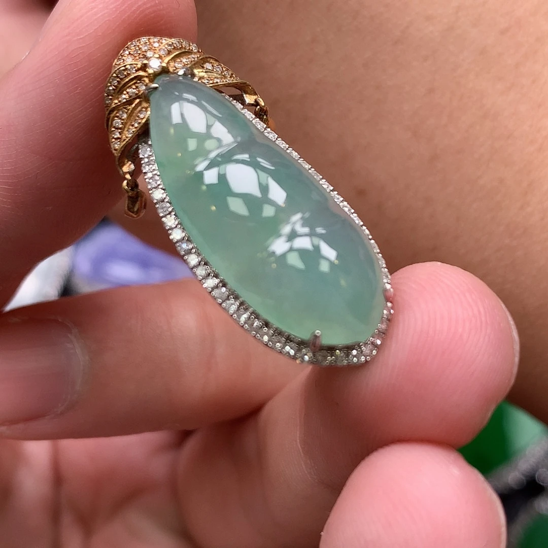 翡翠18K金镶嵌颈饰