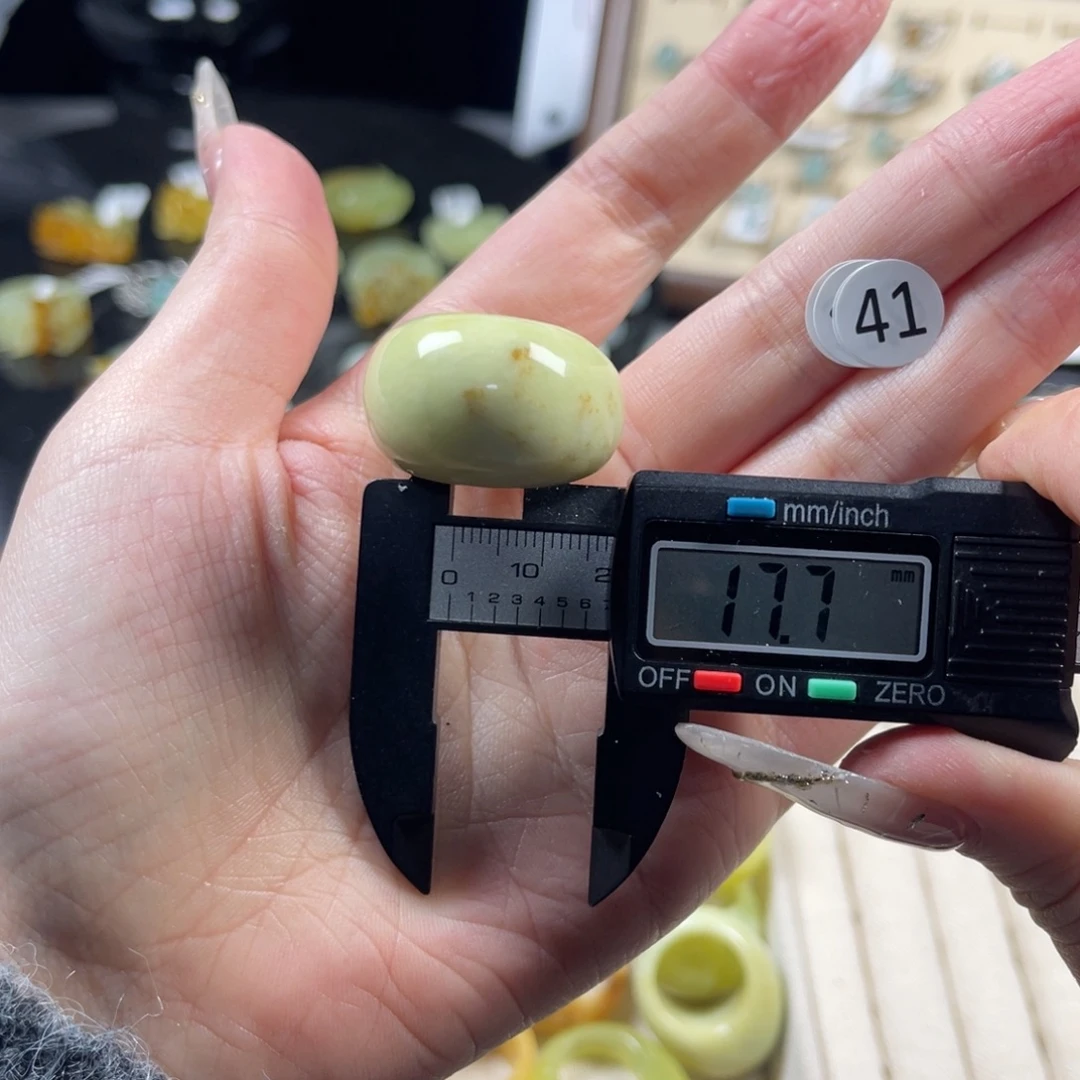 蛇纹石玉未镶嵌戒指