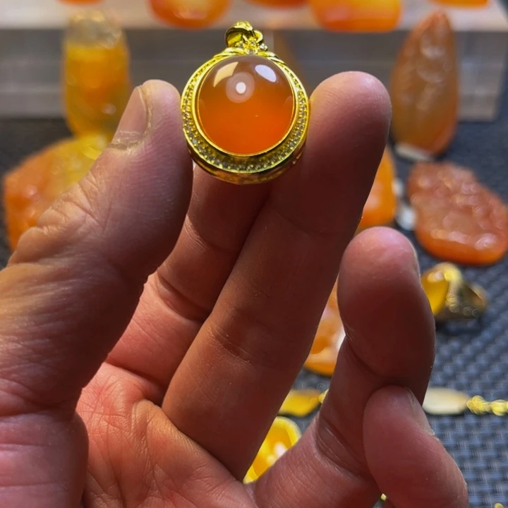 宝***城石英质玉未镶嵌旦面