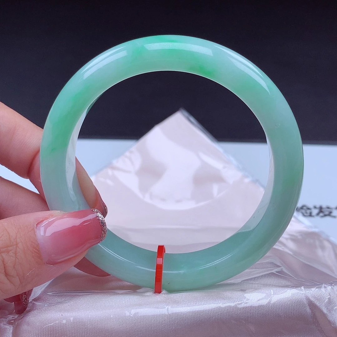 翡翠手镯未镶嵌手镯001935