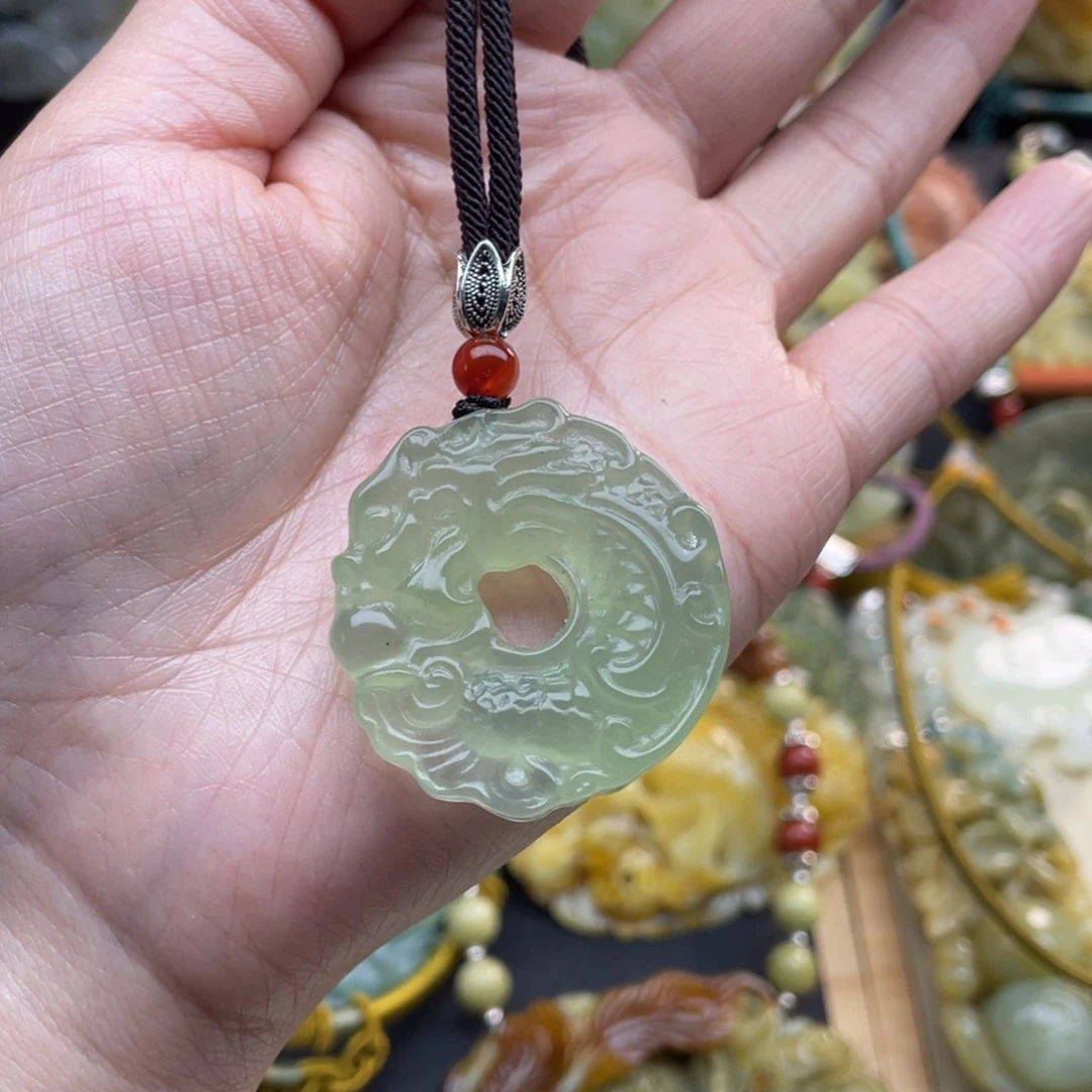 蛇纹石玉颈饰未镶嵌