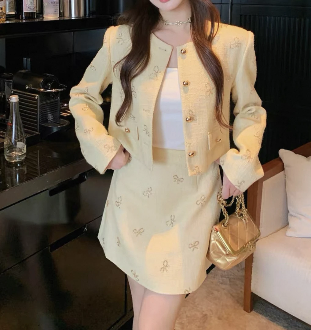 富家千金感穿搭套装温柔气质高级感小香风黄色长袖上衣短裙两件套