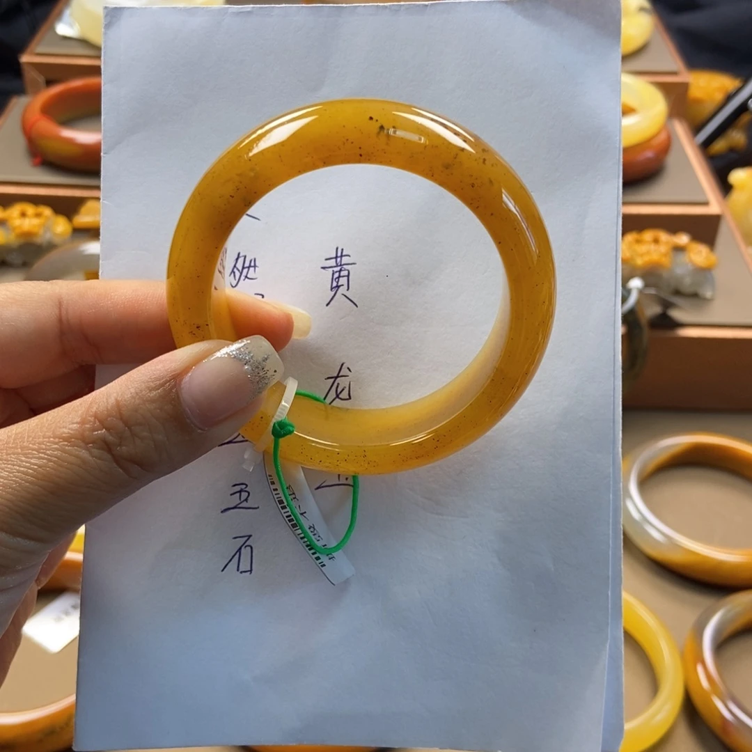 D***丹未镶嵌石英质玉（黄龙玉）手镯H