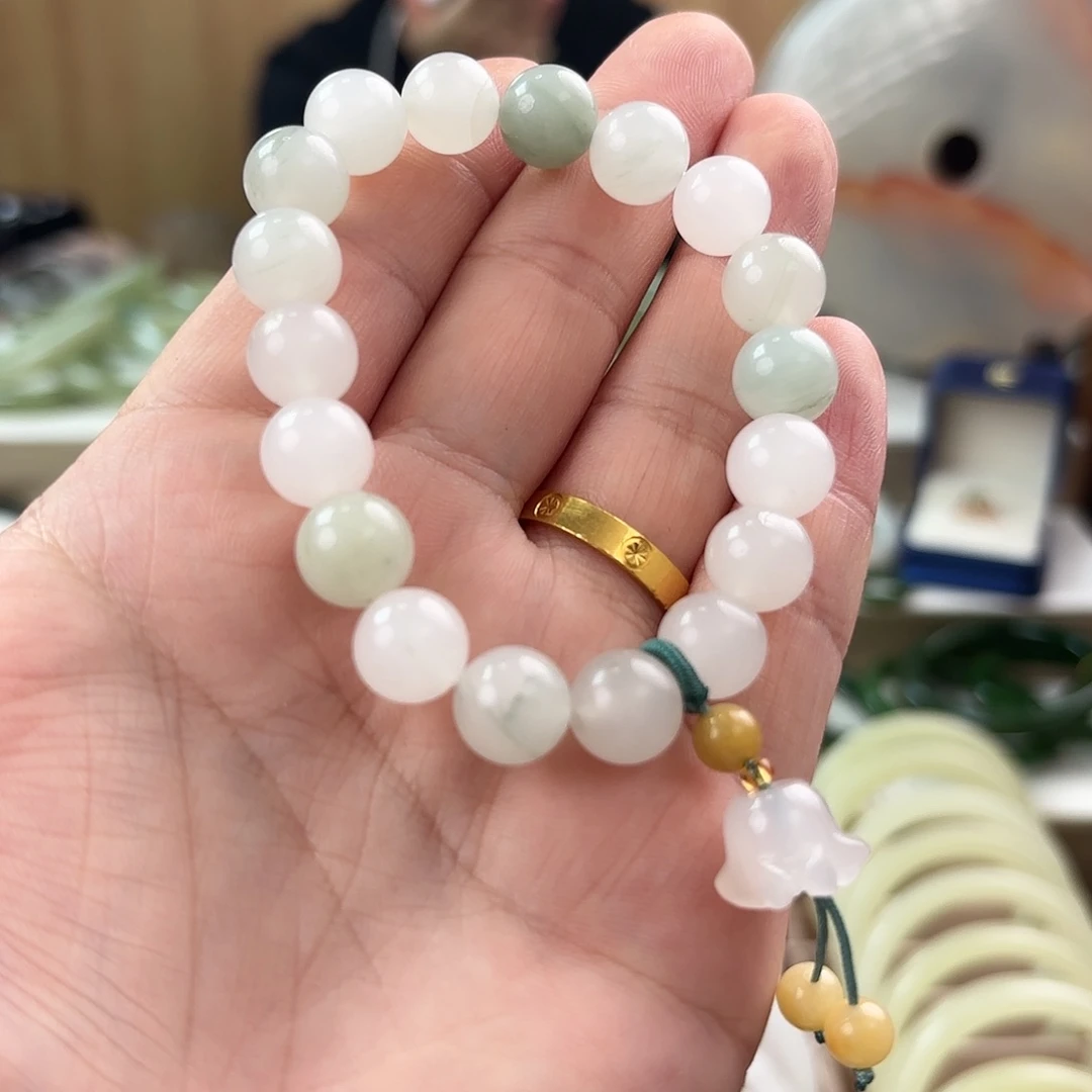 透闪石质玉吊坠(赠链)未镶嵌