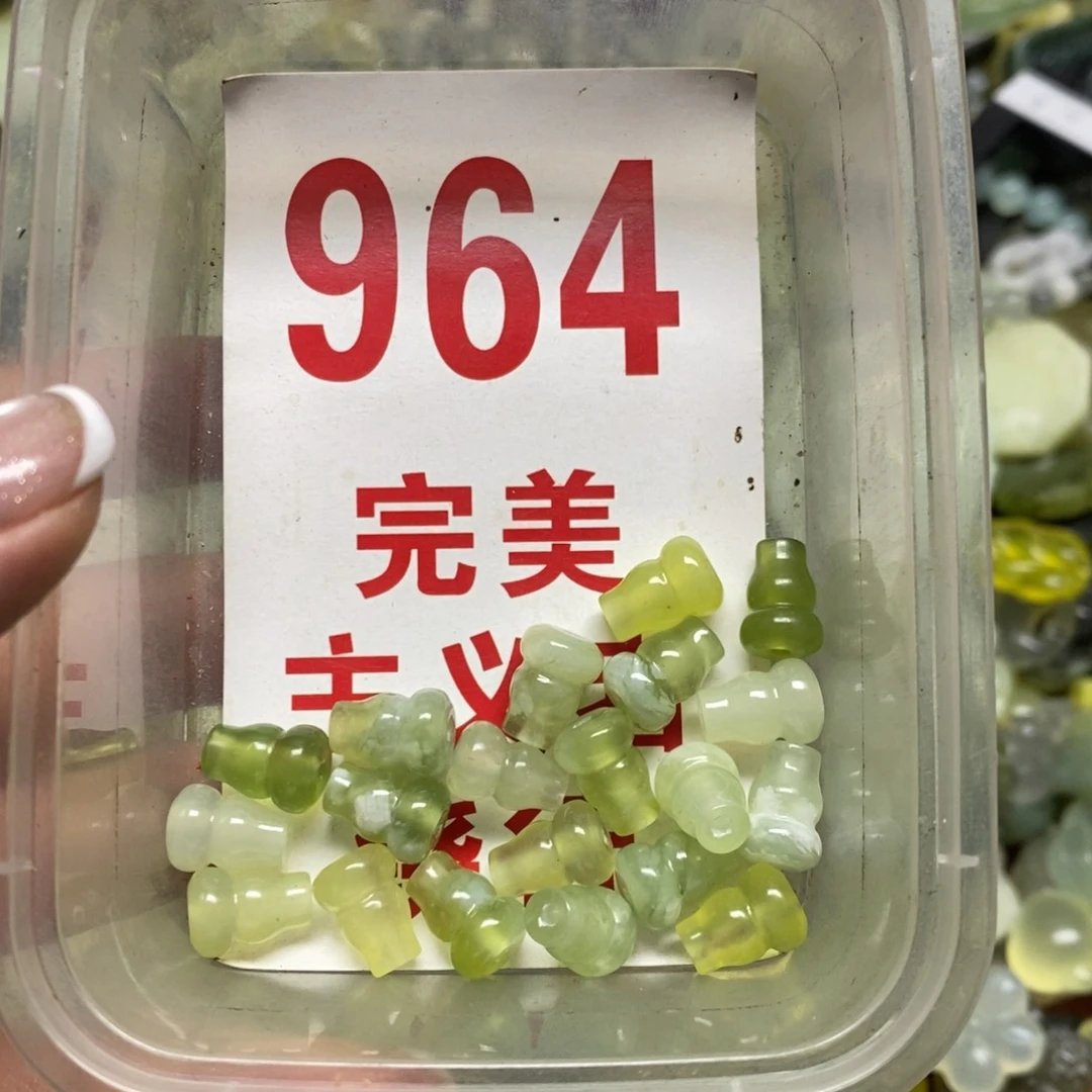 蛇纹石玉挂坠未镶嵌