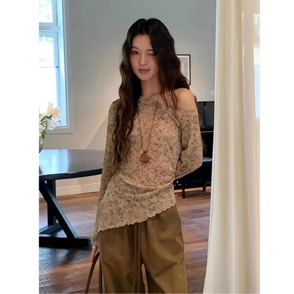 2025年辣妹穿搭不规则斜肩露肩长袖T恤秋季新款韩系修身显瘦上衣