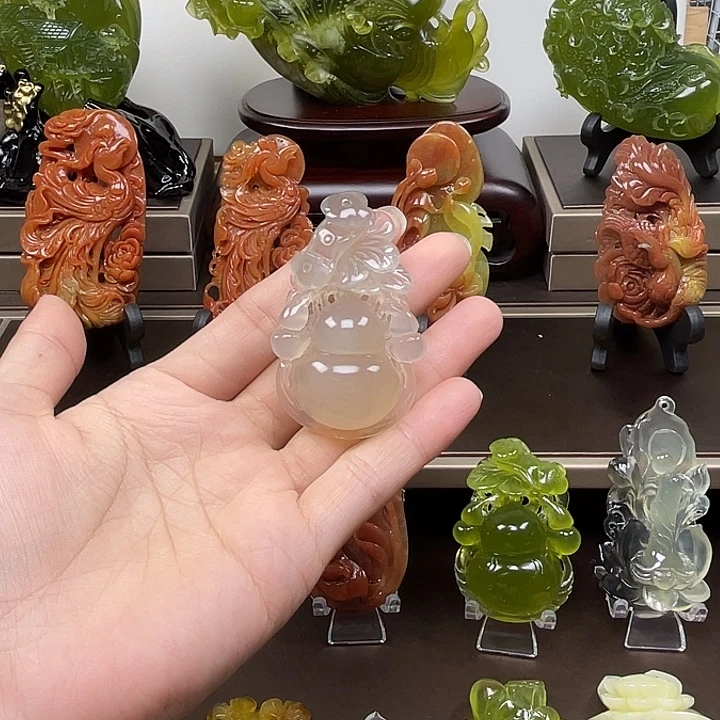 安****蛇纹石玉未镶嵌颈饰